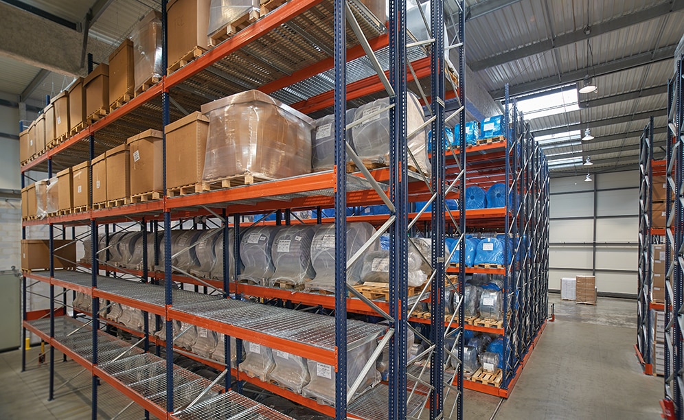 Mobile und herkömmliche Palettenregale für die Lagerung von Rohstoffen und Fertigprodukten für einen der führenden Hersteller von Kunststoffverpackungen Mobile und herkömmliche Palettenregale für die Lagerung von Rohstoffen und Fertigprodukten für einen der führenden Hersteller von Kunststoffverpackungen