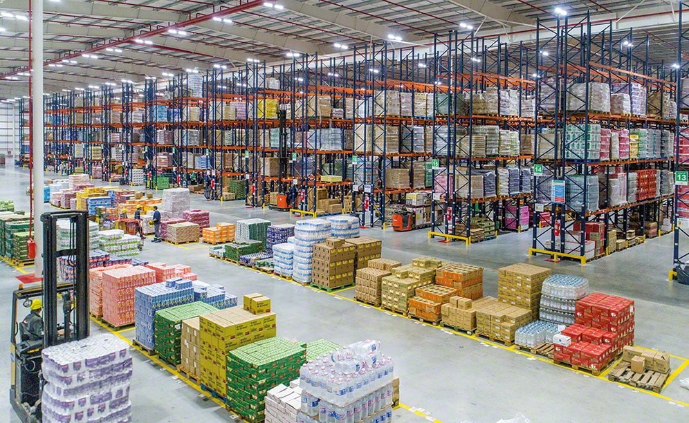 Herkömmliche Palettenregalanlagen im Logistikzentrum von CBN Group in Argentinien