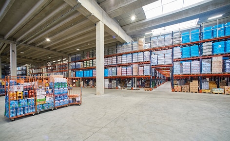 Der Distributor der italienischen Supermarktkette Simply erweitert sein Distributionszentrum mit Palettenregalanlagen Der Distributor der italienischen Supermarktkette Simply erweitert sein Distributionszentrum mit Palettenregalanlagen