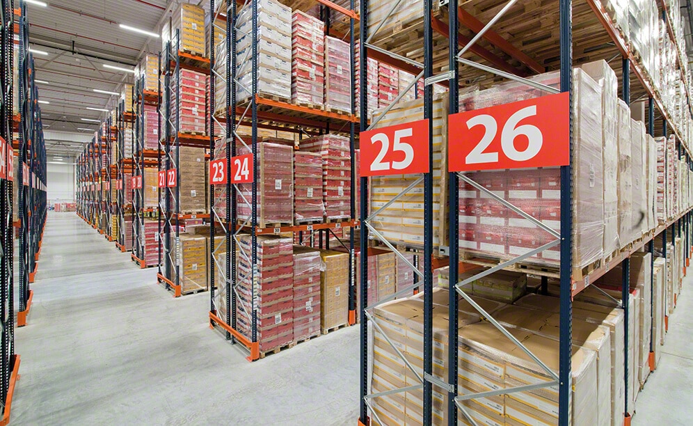 Der Snackhersteller und Distributor Lorenz Snack-World erreicht eine Kapazität für 6560 Paletten mit konventionellen Palettenregalanalagen