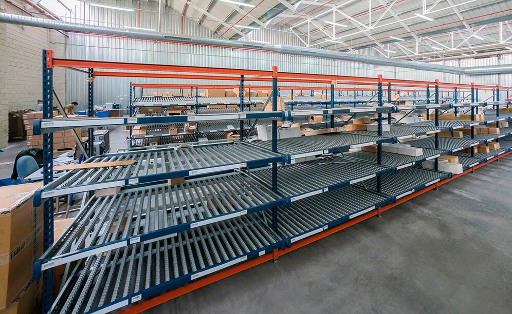 The 2.5 m high racks contain four inclined levels