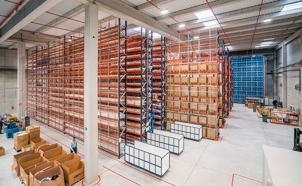Ein Silikonschlauchhersteller kombiniert drei Lagersysteme miteinander, um eine optimale Klassifizierung seiner breiten Produktpalette zu erreichen Ein Silikonschlauchhersteller kombiniert drei Lagersysteme miteinander, um eine optimale Klassifizierung seiner breiten Produktpalette zu erreichen