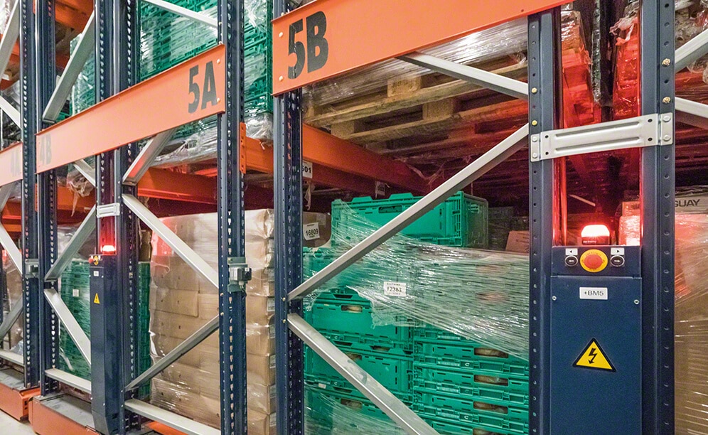 Das portugiesische Logistikunternehmen, welches auf Kühllagerung und den Transport für Fleischunternehmen spezialisiert ist, optimiert seine Lagerung mit Movirack Regalanlagen Das portugiesische Logistikunternehmen, welches auf Kühllagerung und den Transport für Fleischunternehmen spezialisiert ist, optimiert seine Lagerung mit Movirack Regalanlagen