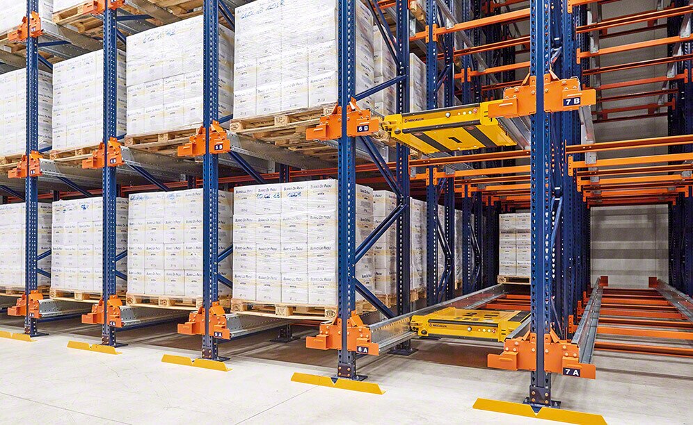 Ein Italienischer Butterhersteller steigert seine Effizienz durch die Installation von zwei Tiefkühllager mit dem leistungsstarken Pallet-Shuttle-System Ein Italienischer Butterhersteller steigert seine Effizienz durch die Installation von zwei Tiefkühllager mit dem leistungsstarken Pallet-Shuttle-System