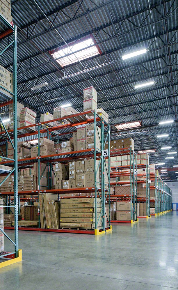 Das Schmalganglager von Rana Furniture - Mecalux.de