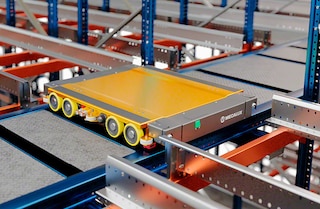 Das Automatische Paletten-Shuttle-System 3D ist eine äußerst flexible Lösung Das Automatische Paletten-Shuttle-System 3D ist eine äußerst flexible Lösung