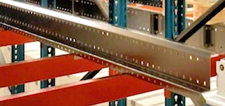 Auf den Schienen können sich die 3D Shuttles durch die Gänge und Kanäle bewegen