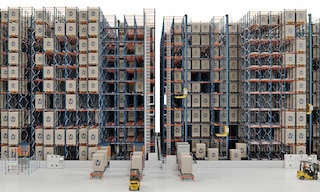 Das 4-Way Pallet Shuttle rationalisiert die Betriebsabläufe in Lagern mit hohem Umschlag