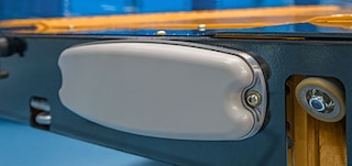 Die Antenne des 4-Way Shuttles empfängt die Softwareanweisungen des Systems