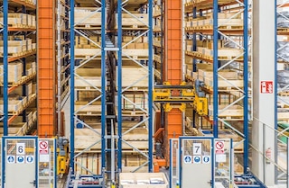 Automatische Dreiseitige Regalbediengeräte steigern den Lagerdurchsatz Automatische Dreiseitige Regalbediengeräte steigern den Lagerdurchsatz