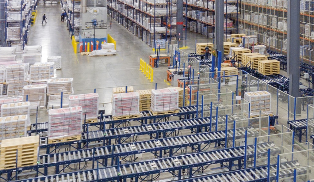 Amerikanische Standardpaletten haben eine Tragfähigkeit von 900 bis 1.270 Kilogramm (2.000–2.800 Pfund)