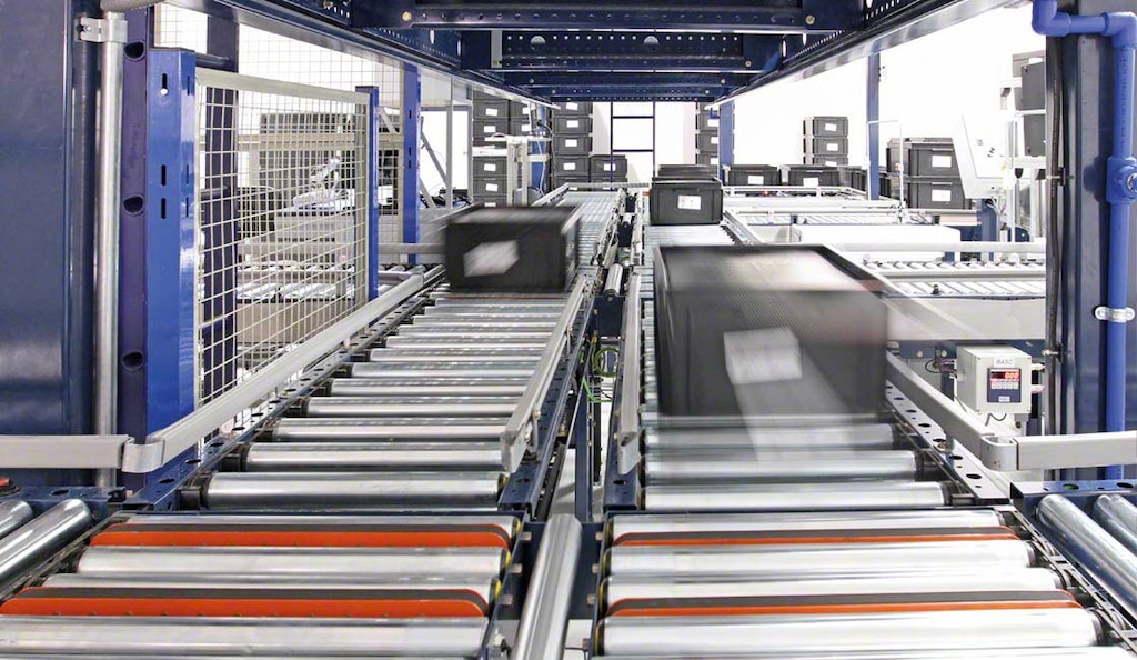 Die Automatisierung der Logistik ermöglicht eine Just-in-Time-Produktion, indem sie die pünktliche Lieferung jeder Komponente sicherstellt