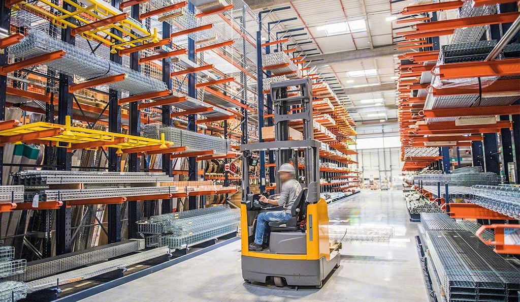 Auf Mehrzweckschiffen können verschiedene Arten von Produkten auf derselben Binnenschiffsreise verladen werden