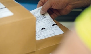 Die Chargennummer ist eine Kennung zur Gewährleistung der Rückverfolgbarkeit des Produkts