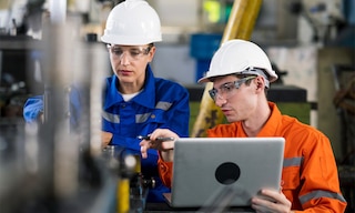 Das CMMS kontrolliert und optimiert die Wartungsaufgaben von Unternehmen