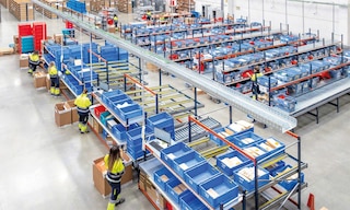 In einem Fulfilment Center werden Aufträge verpackt, kommissioniert und an die Endkunden ausgeliefert