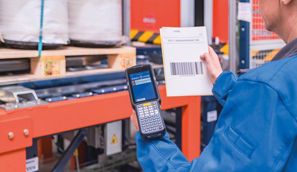 Die Automatisierung des Lagerinventars maximiert den Lagerdurchsatz und die Rentabilität