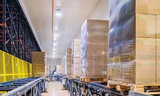 Bei der kontinuierlichen Produktion werden Produkte ohne Unterbrechungen hergestellt