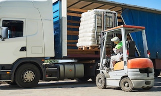 Kontraktlogistik bezieht sich auf die Auslagerung der Logistikaktivitäten eines Unternehmens