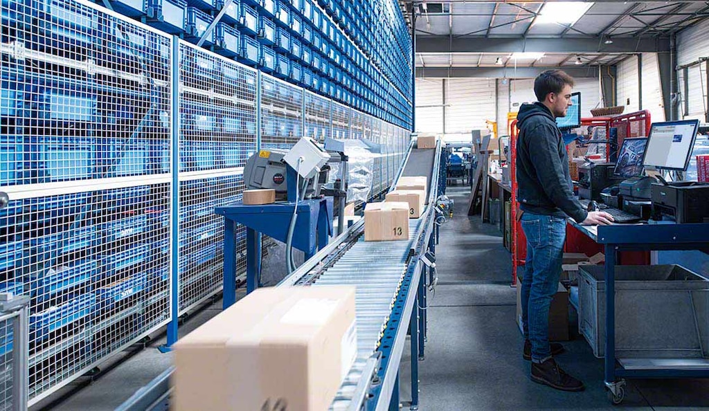 Durch die Verbesserung des Lagerbetriebs mit Hilfe von Automatisierung können die Logistikkosten gesenkt werden