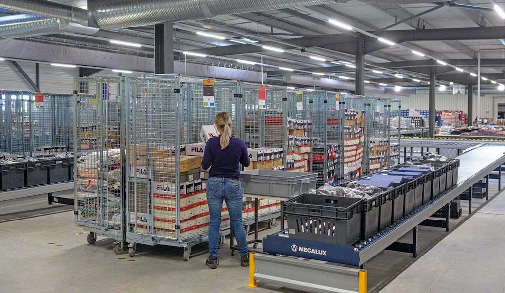 Dank der Mikrolager können E-Commerce- und Einzelhandelsunternehmen Aufträge ohne Verzögerung ausliefern