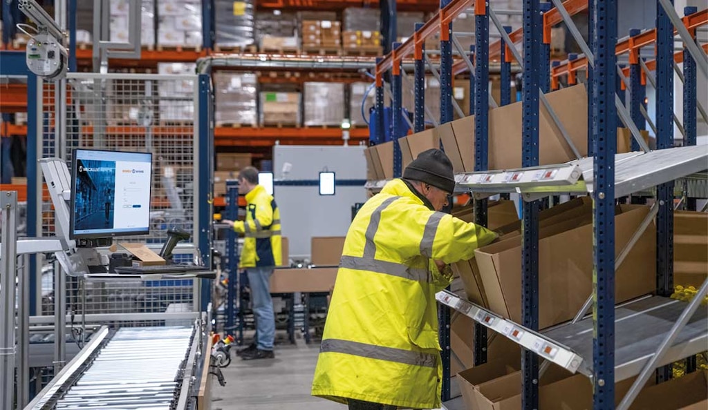 Der Pick Packer ist der Lagermitarbeiter, der im Lager für den Pick-to-Pack-Prozess zuständig ist