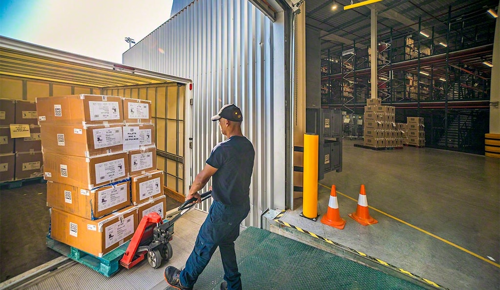 Ein Regionallager verteilt die Waren normalerweise in Routen, die weniger als 24 Stunden dauern