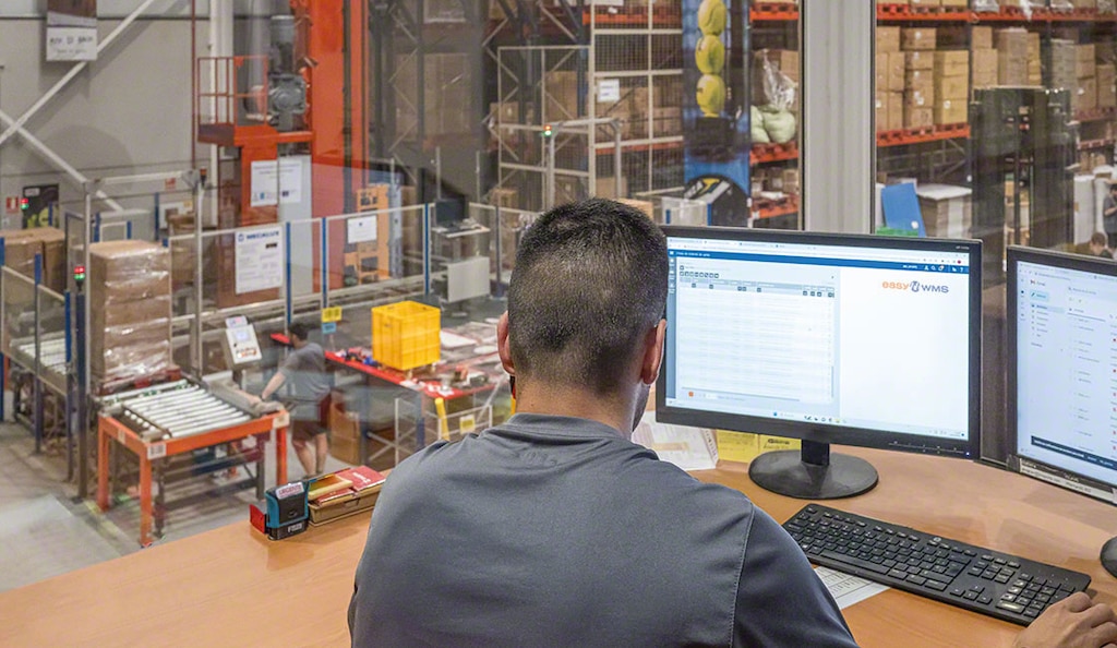 Mithilfe eines Lagerverwaltungssystems wird das SCOR-Modell umgesetzt