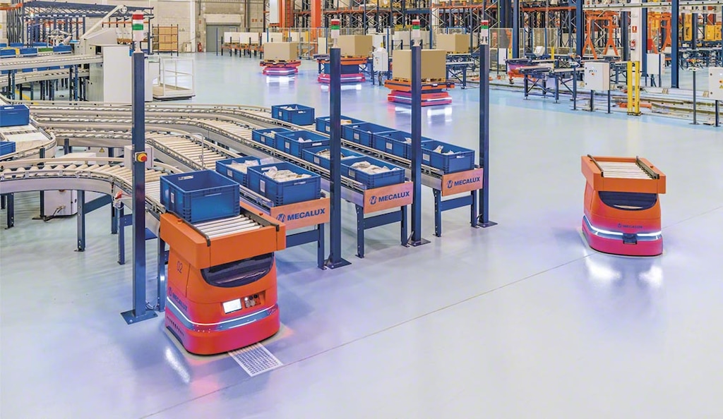 Die AMRs von Mecalux nutzen den SLAM-Algorithmus, um sich in wechselnden Logistikumgebungen zu bewegen