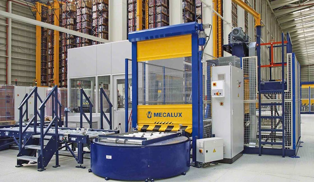 An den Eingangskontrollstationen in automatischen Lagern werden die Zustände der Slave-Paletten überprüft