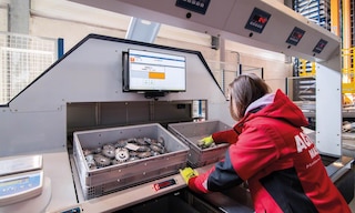 Beim Unit Picking werden Produkte einzeln kommissioniert, um einen Auftrag abzuwickeln