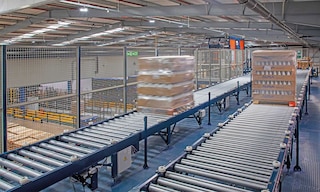 Die Vertriebslogistik sorgt dafür, dass die Produkte die Abnehmer erreichen