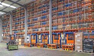 Bei einem Warehouse Tracking System können Unternehmen jederzeit die Kontrolle über ihren Bestand behalten