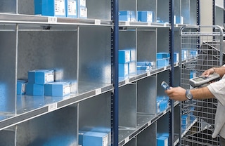 Der Einsatz von Fachtrennern vereinfacht das Kommissionieren