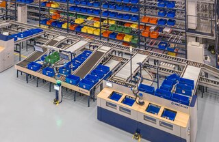 Der Kommissionierroboter lässt sich nahtlos in verschiedene automatische Lagersysteme integrieren