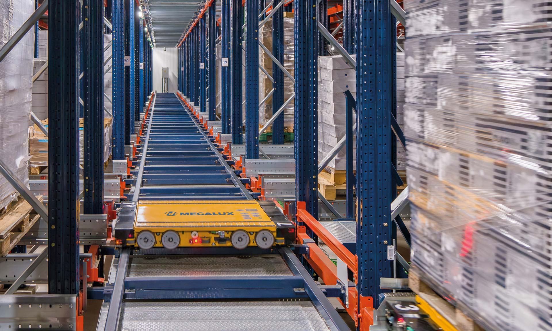 Clavo Food verdoppelt seine Lagerkapazität und reduziert die Durchlaufzeiten mit dem automatischen Paletten-Shuttle-System 3D