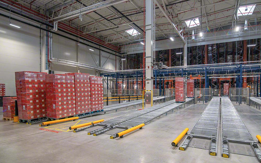 Easy WMS steuert die Bewegungen der Regalbediengeräte für Paletten von PepsiCo