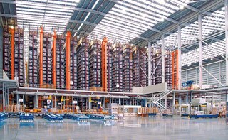 Lager der Porcelanosa Grupo in Vila-real (Spanien), führendes Unternehmen der Keramikbranche