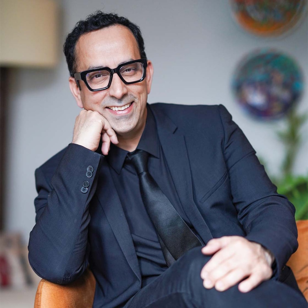 Ian Khan, Autor von Undisrupted: Leadership essentials on business transformation, profitability, and future readiness Mlxdocumenturl