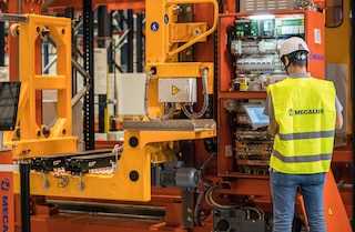 Die Modernisierung des Lagers trägt zu seiner technologischen Weiterentwicklung bei Die Modernisierung des Lagers trägt zu seiner technologischen Weiterentwicklung bei