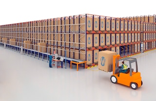 Das Paletten-Shuttle-System kann mit automatischen Lösungen wie z. B. einem Palettenfördersystem ergänzt werden