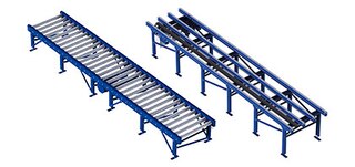 Der Stauförderer ist mit Sensoren ausgestattet, um einen Abstand zwischen jeder Palette einzuhalten