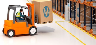 Auf dem Boden angebrachte Markierungen in einem Paletten-Shuttle-Lager