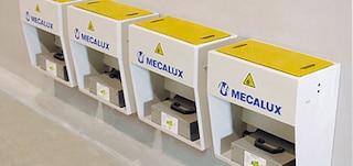 Die Ladestation wird zum Aufladen der Akkus des Pallet Shuttles verwendet