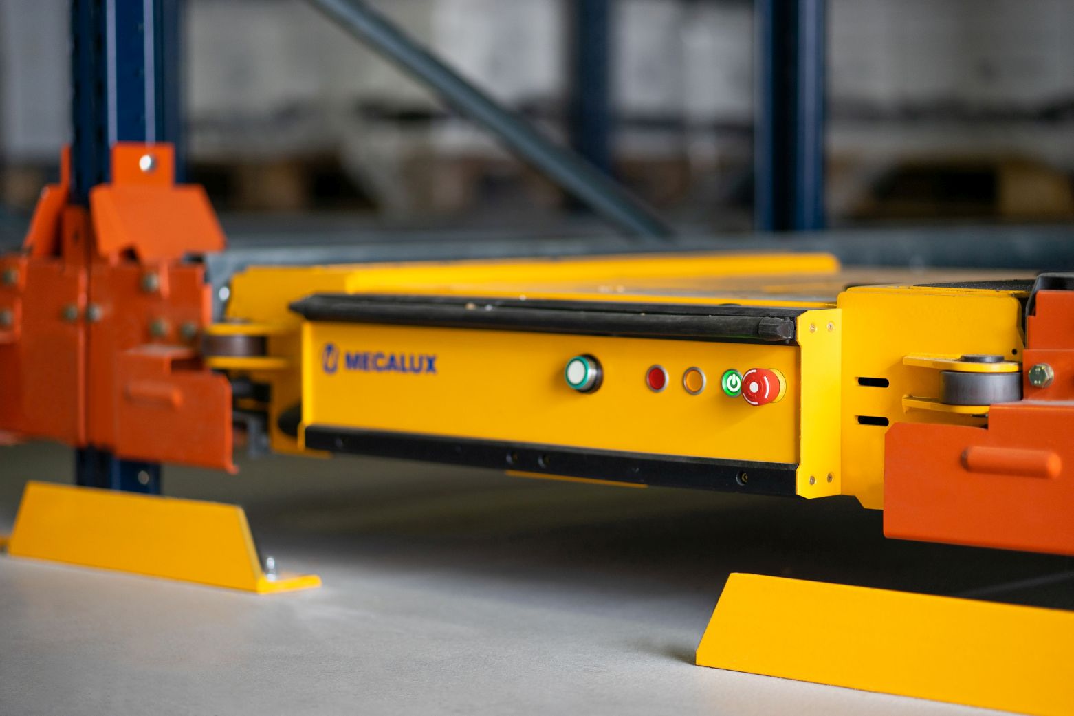 Pallet-Shuttle-System und Easy WMS im Lager von Nicopan in Granada Pallet-Shuttle-System und Easy WMS im Lager von Nicopan in Granada