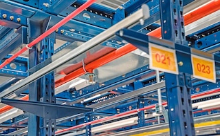 Brandschutzmaßnahmen für Metallregale und Lager