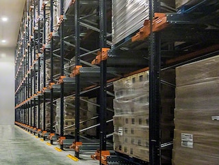 Pallet-Shuttle-System im Lager von Litera Meat