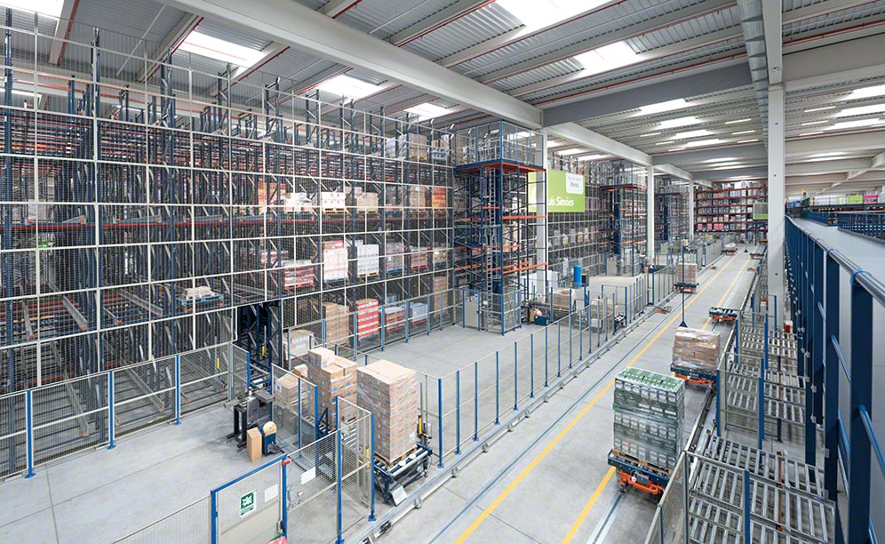 Lagerkapazität, Sequenzierung und hohe Verfügbarkeit im Logistikzentrum von Luís Simões